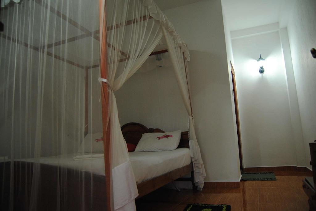 Kumara Guest House Unawatuna Rum bild