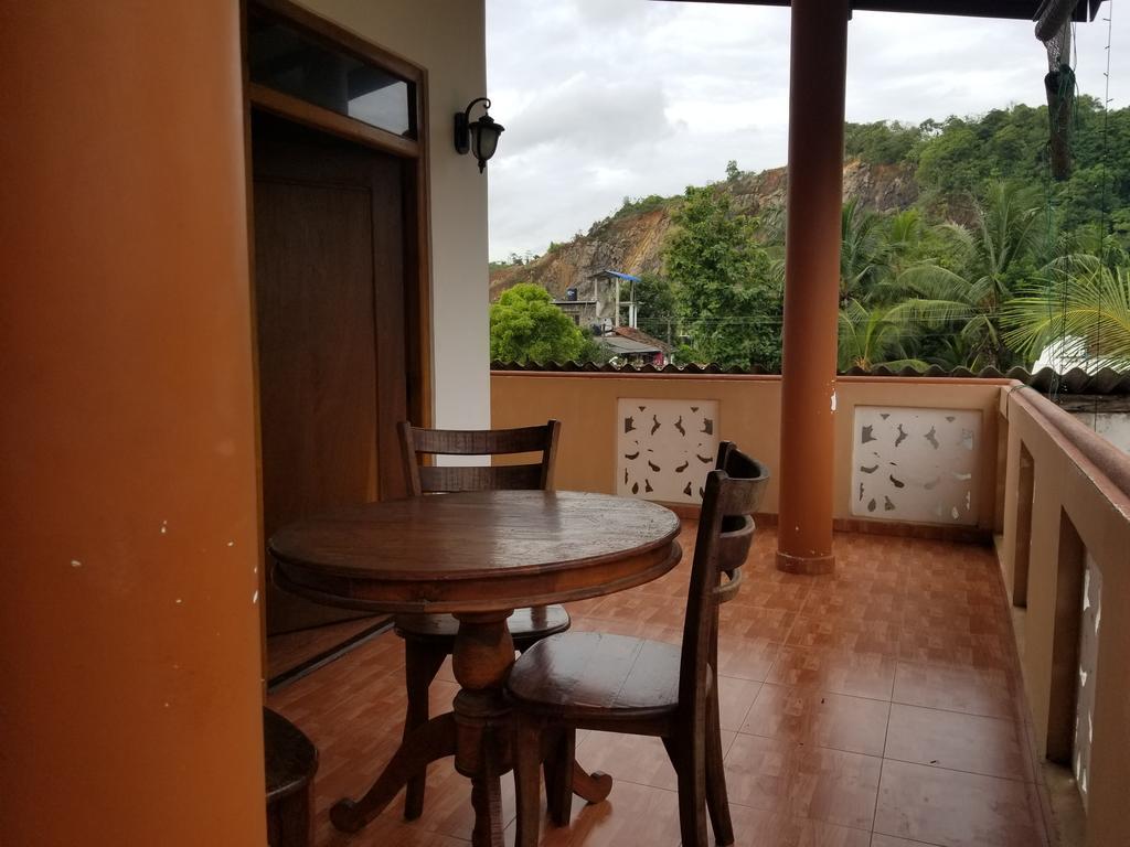 Kumara Guest House Unawatuna Exteriör bild